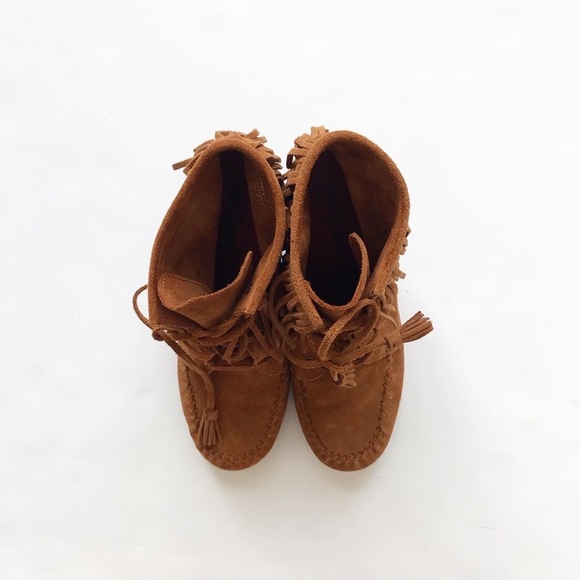 Minnetonka fringe platform short ankle boot Size 9 - Picture 6 of 10